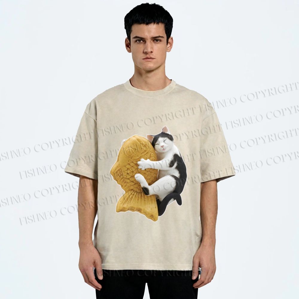 Unisex Cat Holding a Taiyaki Printed Washed Tee