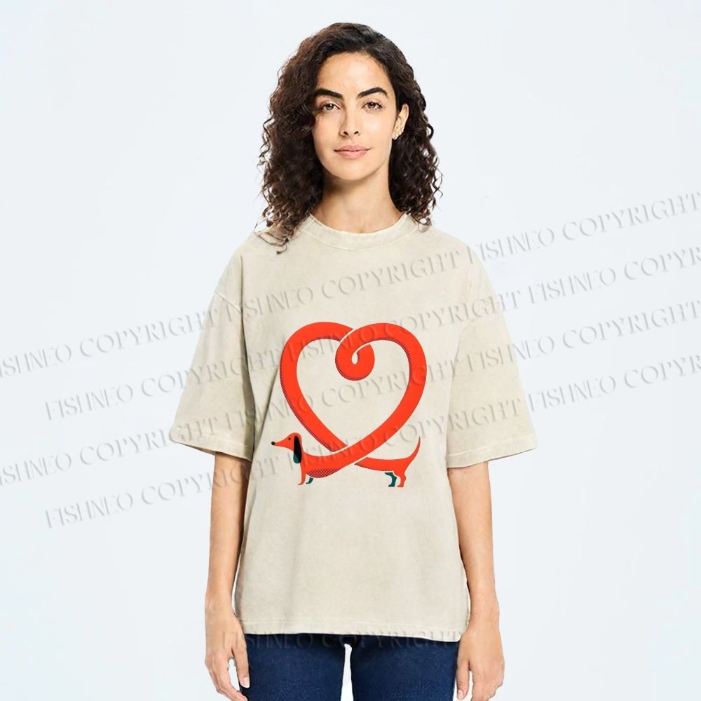 Unisex Dachshund Dog in Love Shape Printed Washed Tee