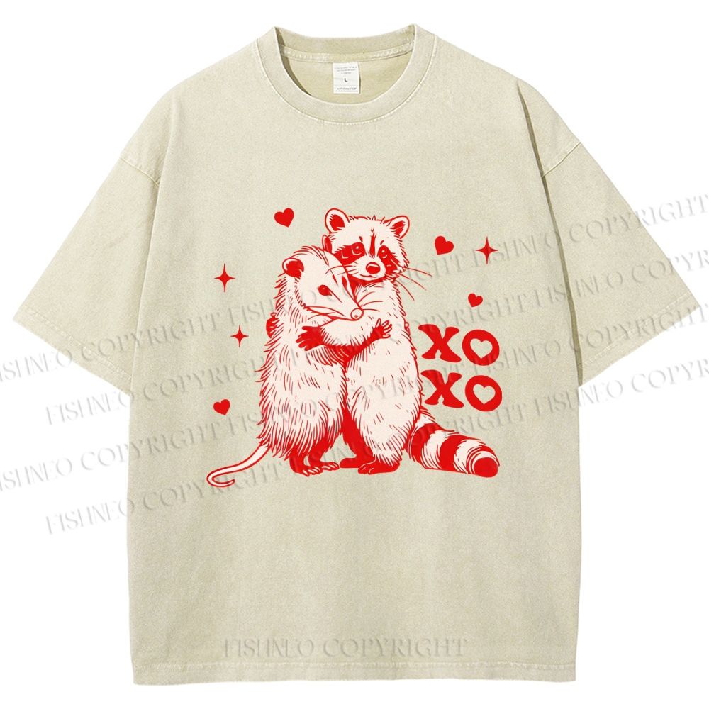 Unisex Raccoon-Possum Love Hug Printed Washed Tee