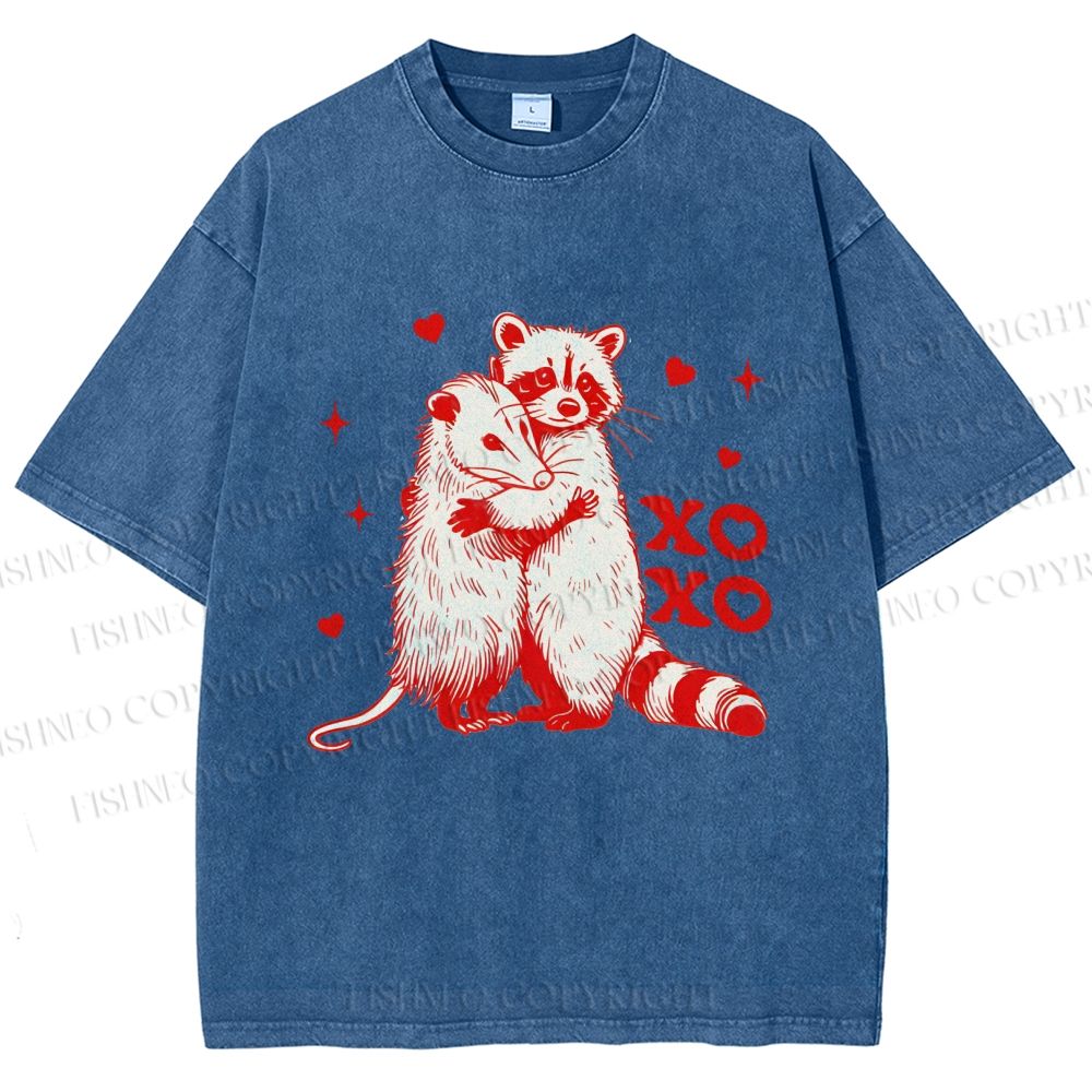 Unisex Raccoon-Possum Love Hug Printed Washed Tee