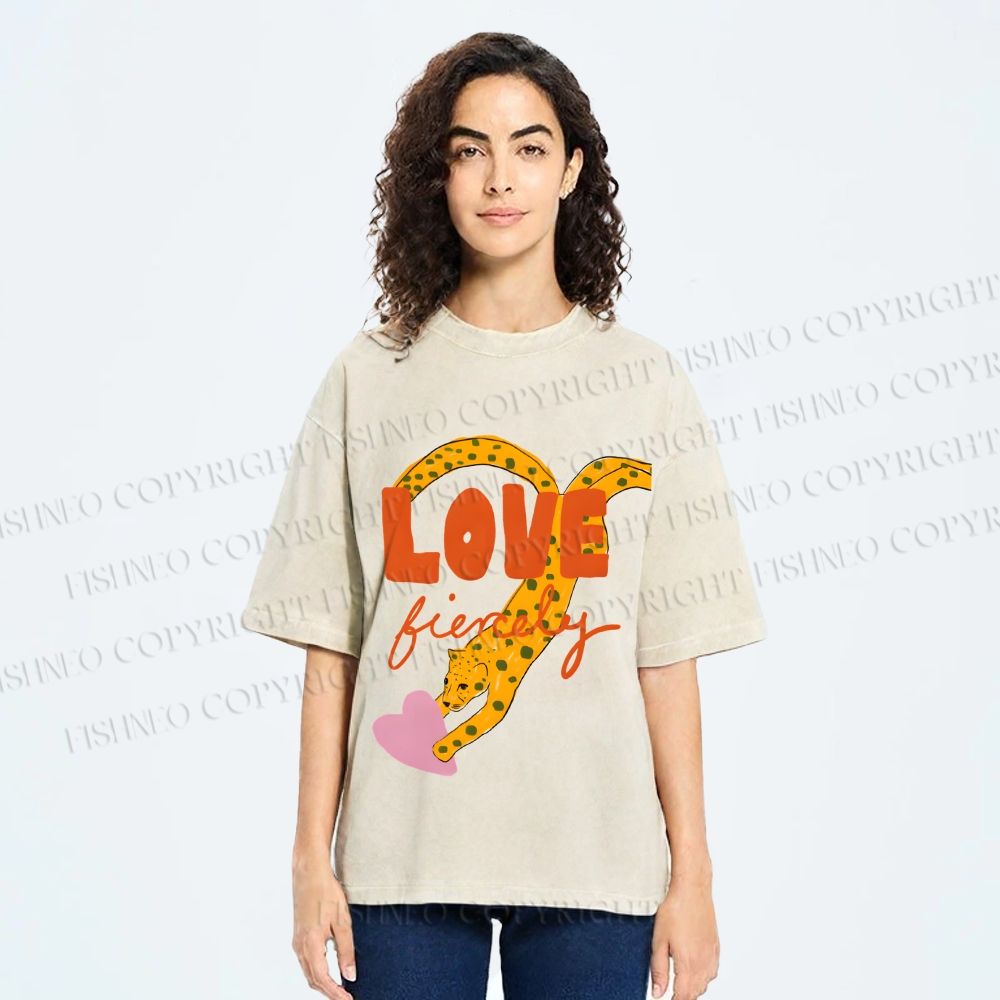 Unisex Funny Panther in Love Printed Washed Tee
