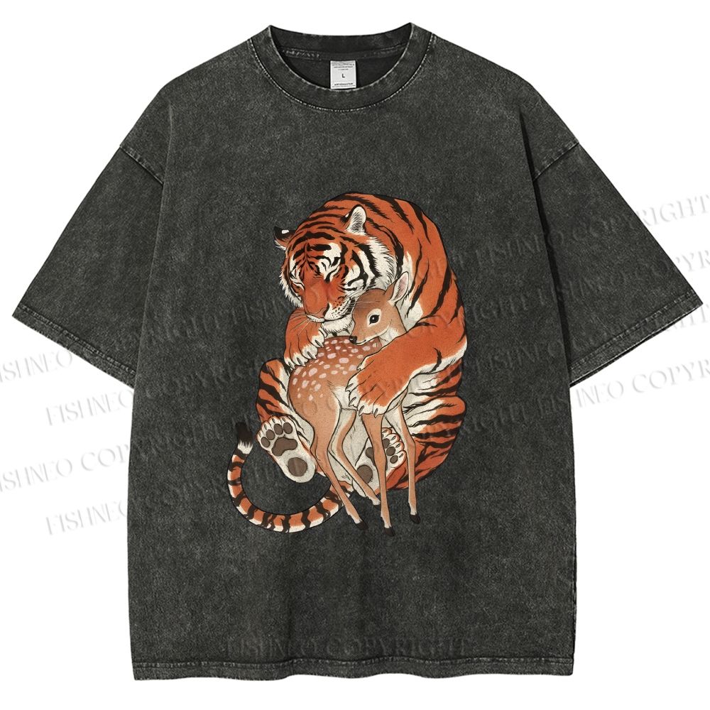 Unisex Vintage Ukiyo-e Tiger Holding a Deer Printed Washed Tee