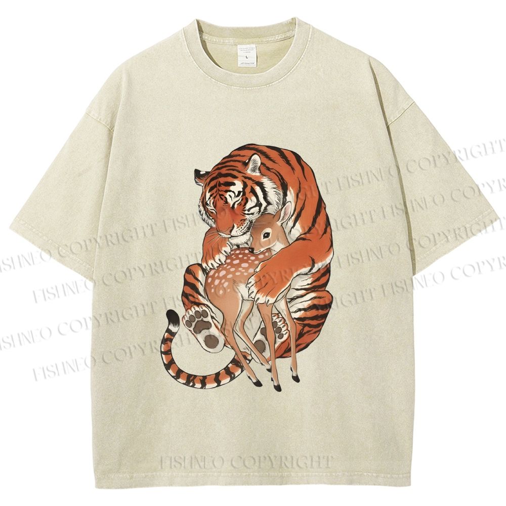 Unisex Vintage Ukiyo-e Tiger Holding a Deer Printed Washed Tee