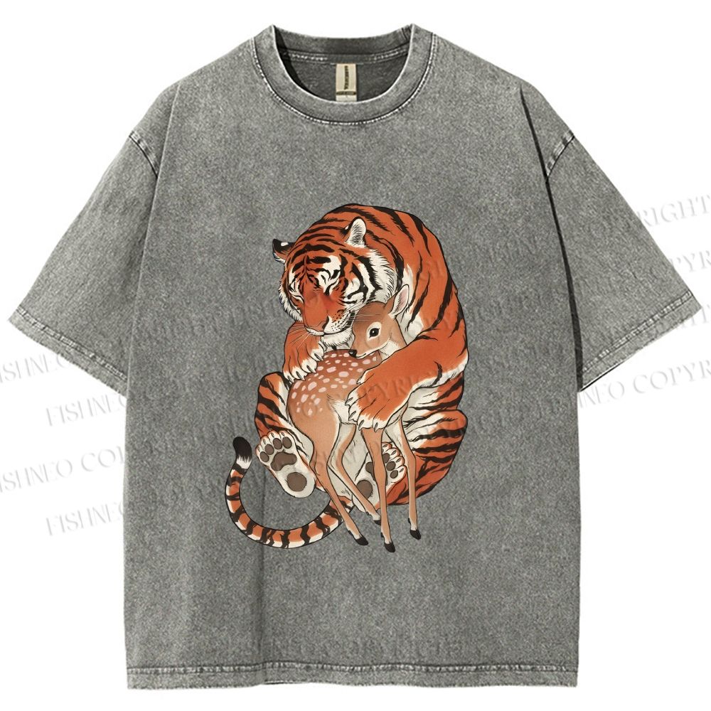 Unisex Vintage Ukiyo-e Tiger Holding a Deer Printed Washed Tee