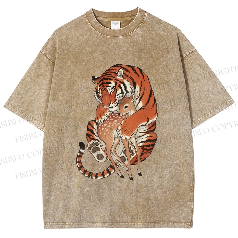 Unisex Vintage Ukiyo-e Tiger Holding a Deer Printed Washed Tee