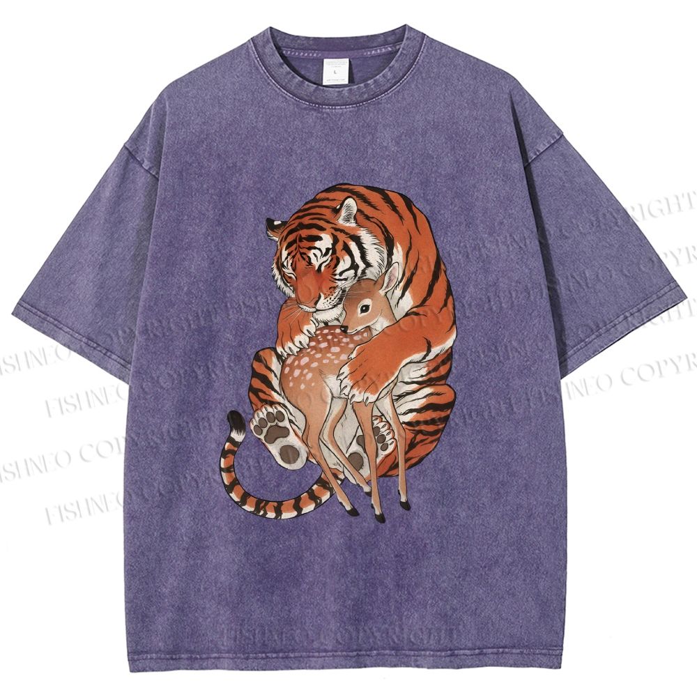 Unisex Vintage Ukiyo-e Tiger Holding a Deer Printed Washed Tee