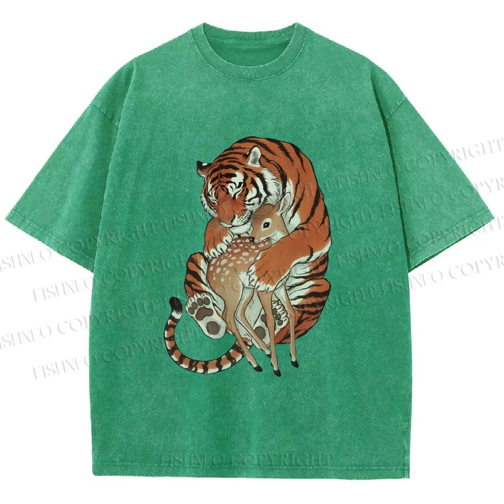 Unisex Vintage Ukiyo-e Tiger Holding a Deer Printed Washed Tee