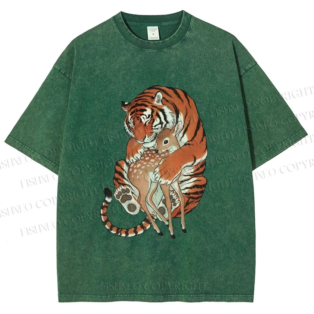 Unisex Vintage Ukiyo-e Tiger Holding a Deer Printed Washed Tee