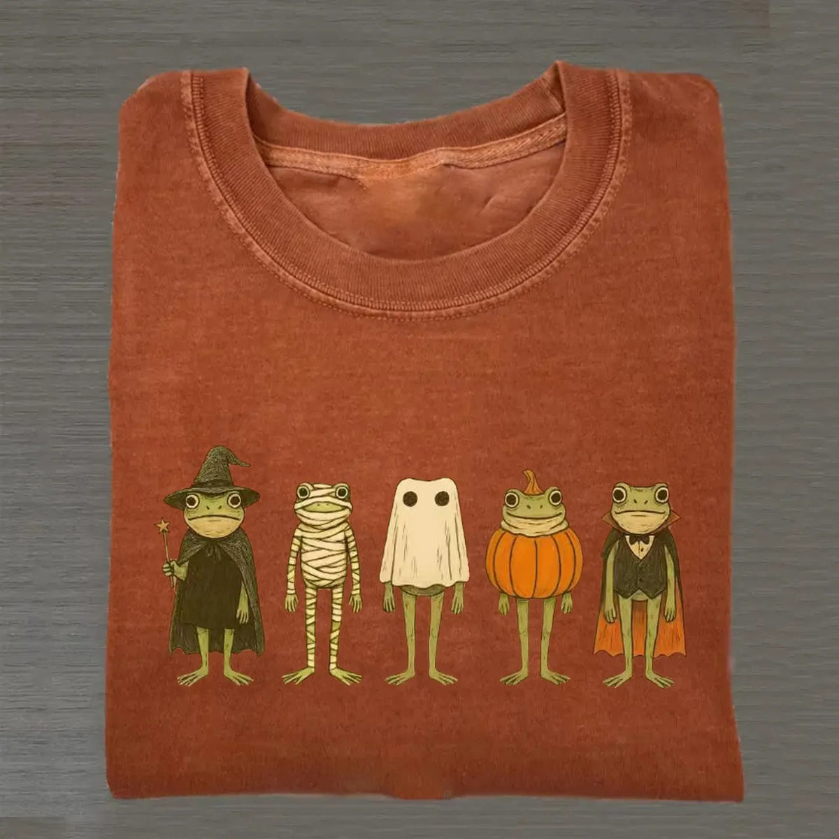 Cute Spooky Frogs in Halloween Costumes Folded Classic T-shirt