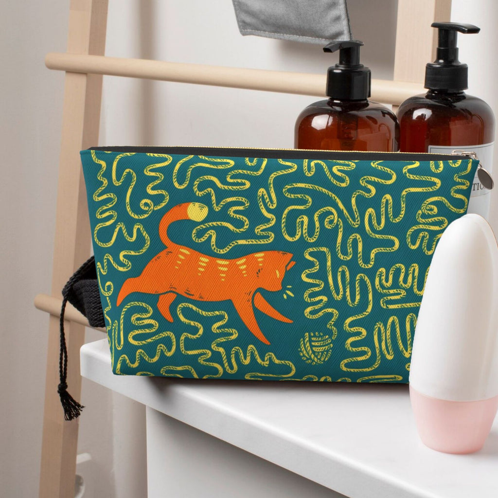 Cat Playing Yarn Lines Printed Makeup Bag