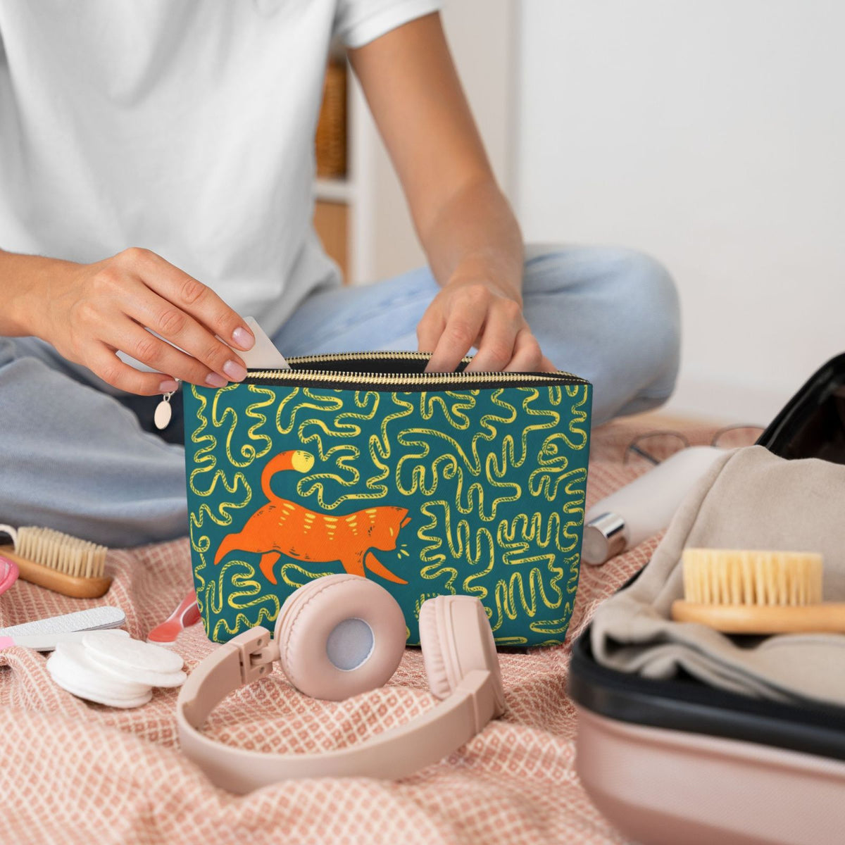 Cat Playing Yarn Lines Printed Makeup Bag